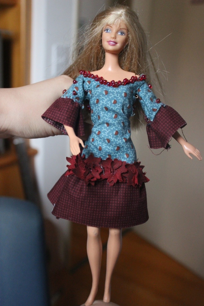 Comecei a fazer roupas para Barbie!